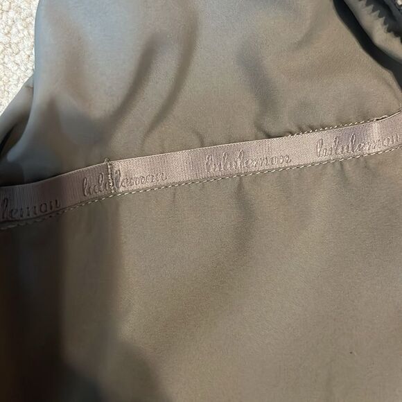 LULULEMON KEEP ON TREK VEST - CARBON DUST - Picture 7 of 7